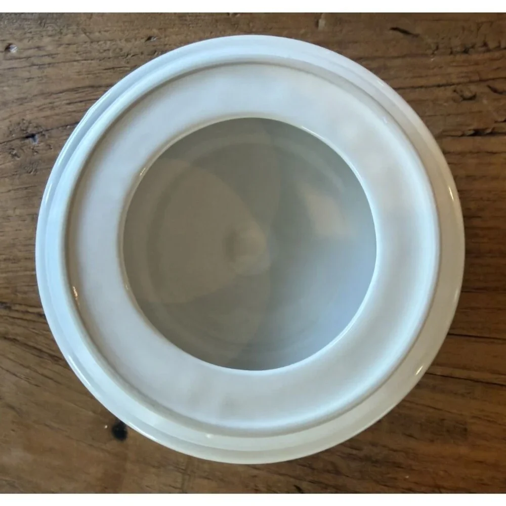 Le Creuset Stoneware Pet Food Storage Container Jar with Lid Scoop Meringue NEW